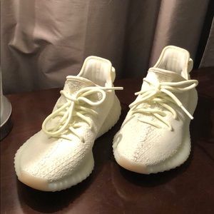 Yeezy 350 Boost V2 Butter Size 4 1/2 (6 women’s)